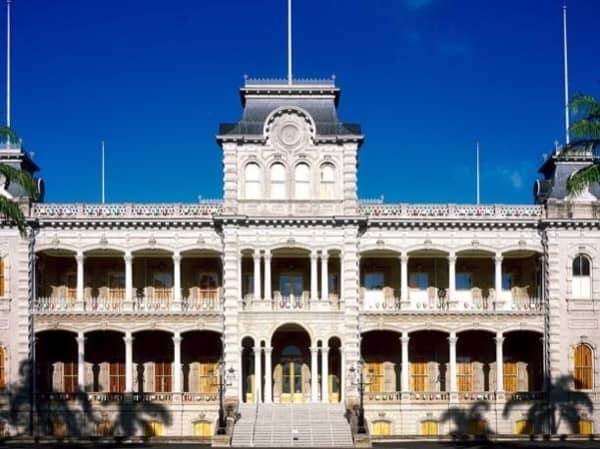 Iolani Palace & Historic Honolulu- Luxury Limousine Private Tour